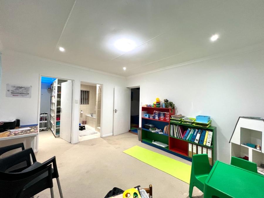 4 Bedroom Property for Sale in Walmer Downs Eastern Cape
